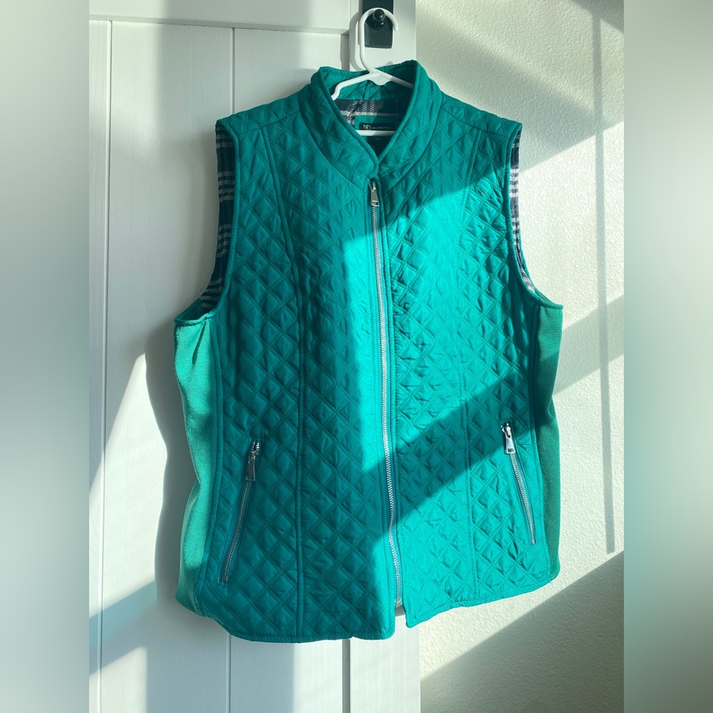 Christmas Green Quilted Vest with Plaid Interior Size Large Holiday Season